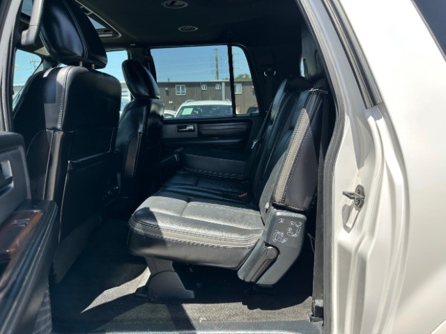 Ford Expedition EL Vehicle Full-screen Gallery Image 13