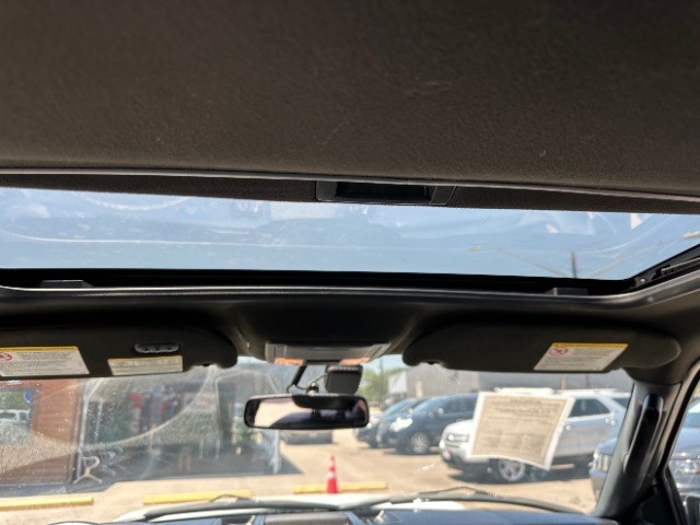 Ford Expedition EL Vehicle Full-screen Gallery Image 15