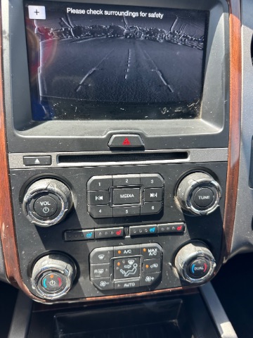 Ford Expedition EL Vehicle Full-screen Gallery Image 16