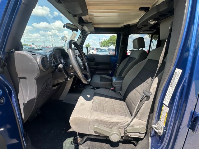 Jeep Wrangler Unlimited Vehicle Full-screen Gallery Image 7