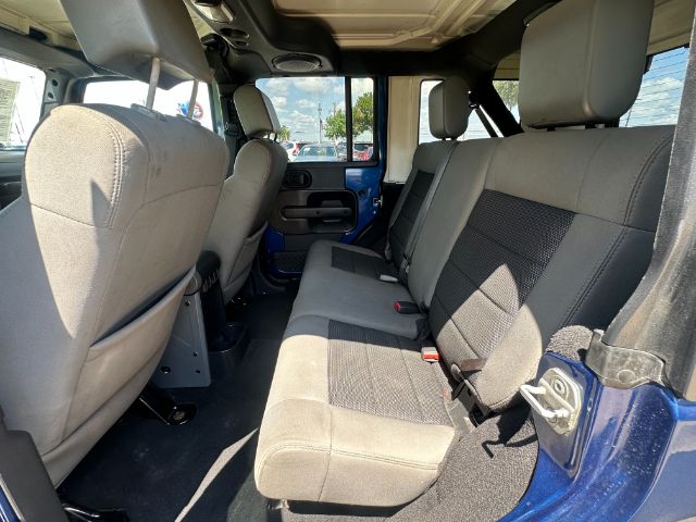 Jeep Wrangler Unlimited Vehicle Full-screen Gallery Image 8