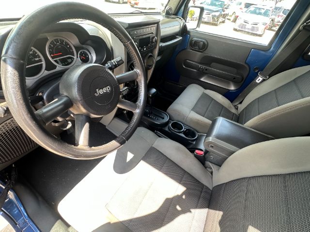 Jeep Wrangler Unlimited Vehicle Full-screen Gallery Image 9