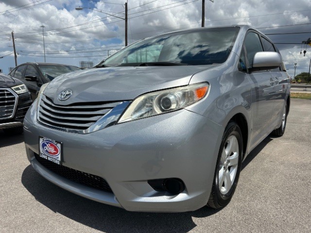 Toyota Sienna Vehicle Full-screen Gallery Image 02