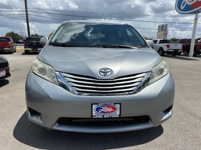 Toyota Sienna Vehicle Full-screen Gallery Image 03