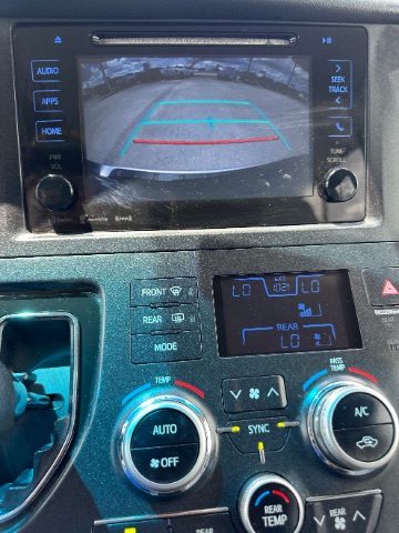 Toyota Sienna Vehicle Full-screen Gallery Image 13