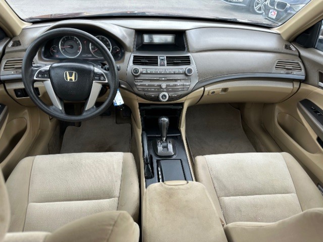 Honda Accord Sedan Vehicle Full-screen Gallery Image 06