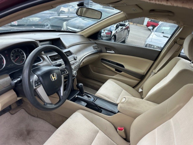 Honda Accord Sedan Vehicle Full-screen Gallery Image 08