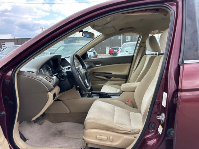 Honda Accord Sedan Vehicle Full-screen Gallery Image 09