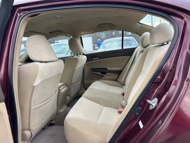 Honda Accord Sedan Vehicle Full-screen Gallery Image 10