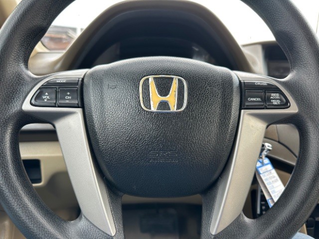 Honda Accord Sedan Vehicle Full-screen Gallery Image 11