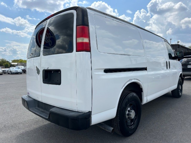 Chevrolet Express Cargo Van Vehicle Full-screen Gallery Image 04