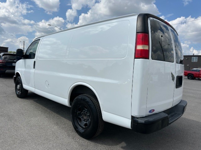 Chevrolet Express Cargo Van Vehicle Full-screen Gallery Image 05
