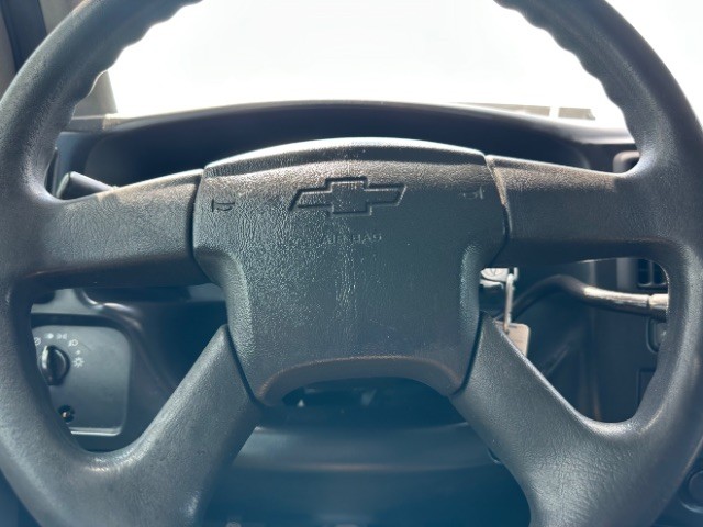 Chevrolet Express Cargo Van Vehicle Full-screen Gallery Image 10