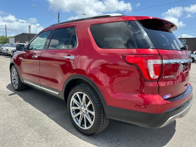 Ford Explorer Vehicle Full-screen Gallery Image 05