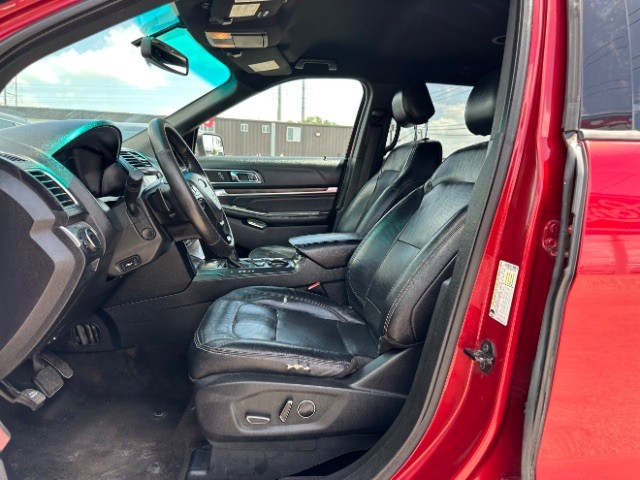 Ford Explorer Vehicle Full-screen Gallery Image 10