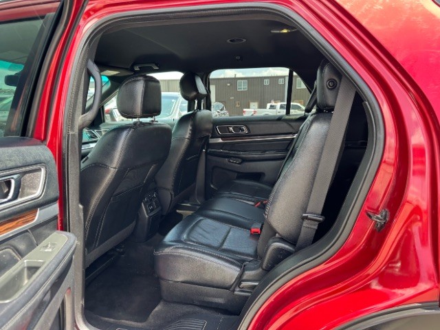 Ford Explorer Vehicle Full-screen Gallery Image 11