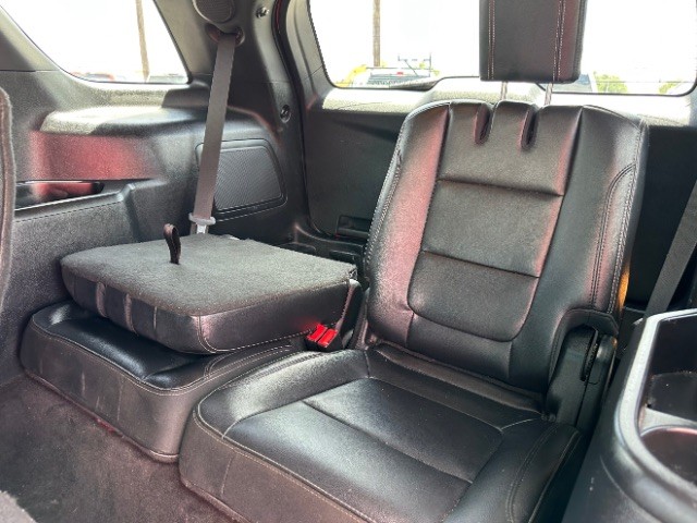 Ford Explorer Vehicle Full-screen Gallery Image 12