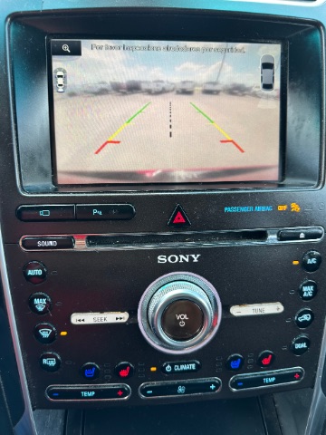 Ford Explorer Vehicle Full-screen Gallery Image 13