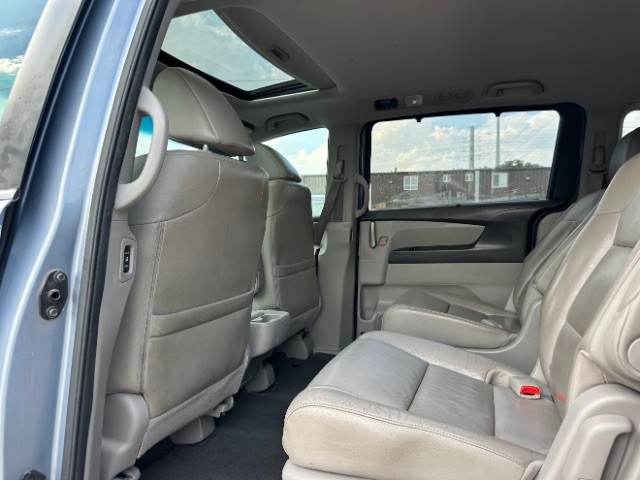 Honda Odyssey Vehicle Full-screen Gallery Image 12