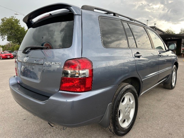 Toyota Highlander Vehicle Full-screen Gallery Image 04