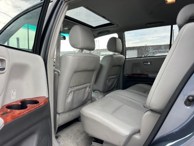 Toyota Highlander Vehicle Full-screen Gallery Image 12