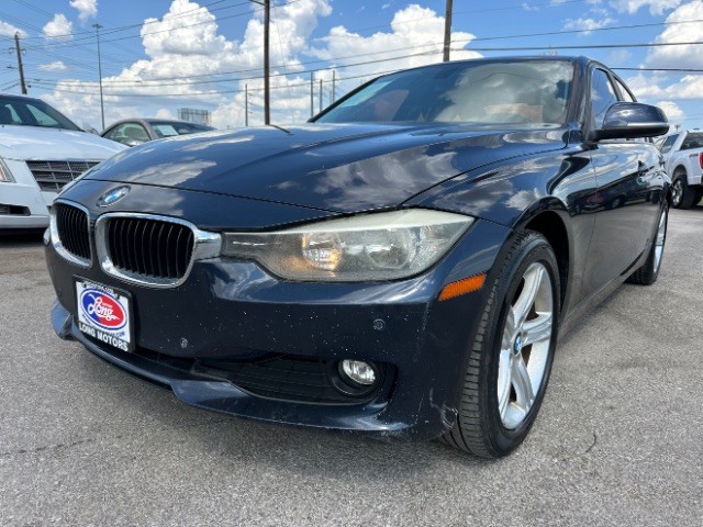 BMW 3 Series Vehicle Full-screen Gallery Image 02