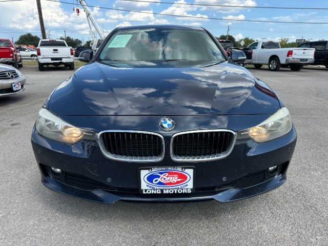 BMW 3 Series Vehicle Full-screen Gallery Image 03