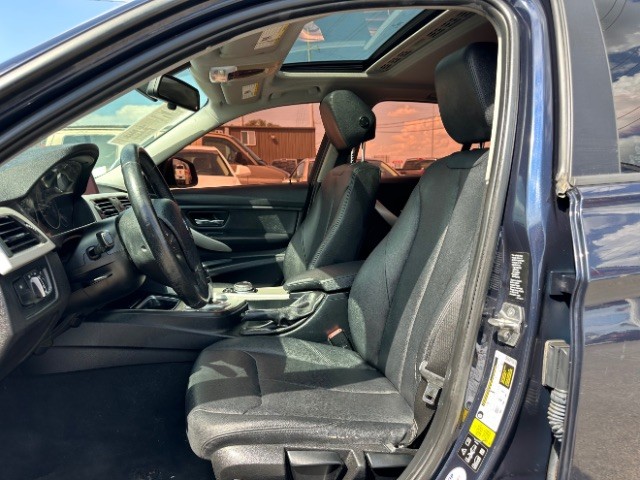 BMW 3 Series Vehicle Full-screen Gallery Image 10