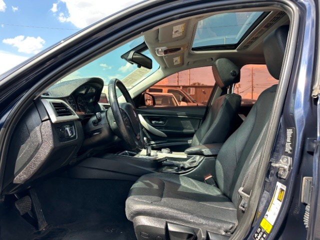 BMW 3 Series Vehicle Full-screen Gallery Image 11