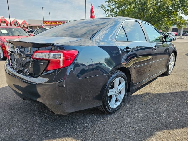 Toyota Camry Vehicle Full-screen Gallery Image 04