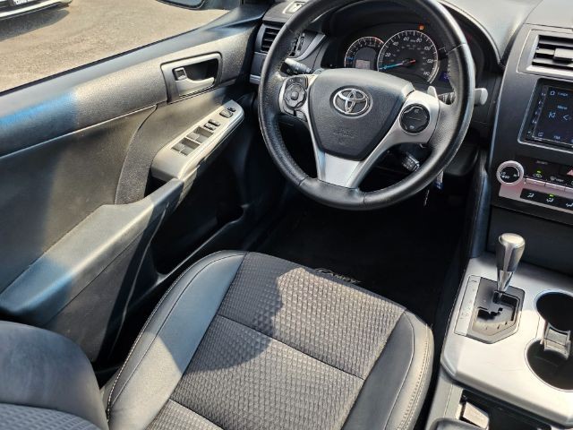 Toyota Camry Vehicle Full-screen Gallery Image 07