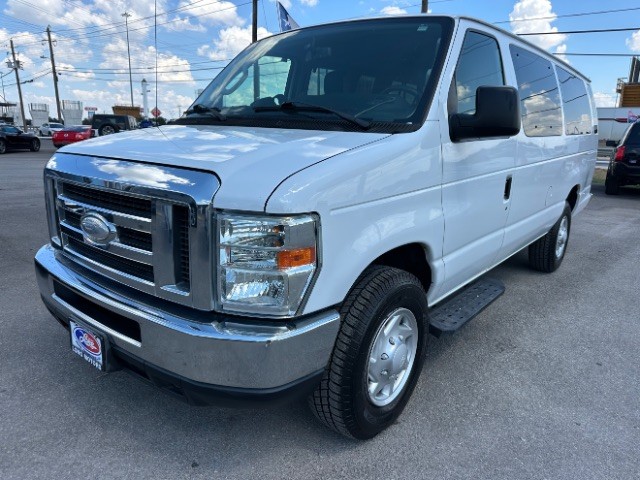 Ford Econoline Wagon Vehicle Full-screen Gallery Image 02