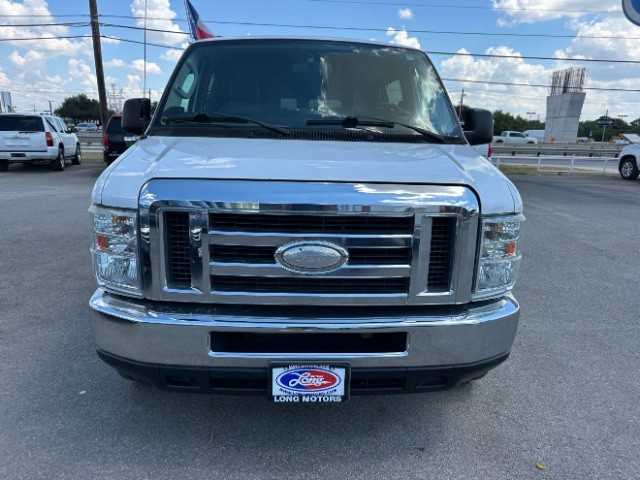 Ford Econoline Wagon Vehicle Full-screen Gallery Image 03