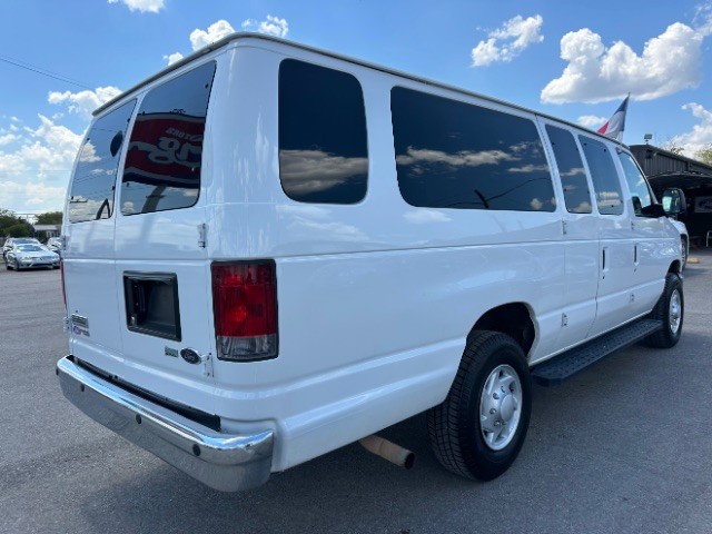 Ford Econoline Wagon Vehicle Full-screen Gallery Image 04