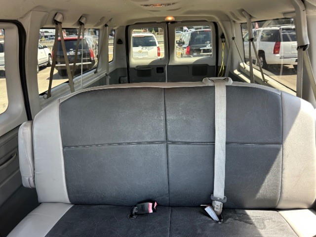 Ford Econoline Wagon Vehicle Full-screen Gallery Image 07