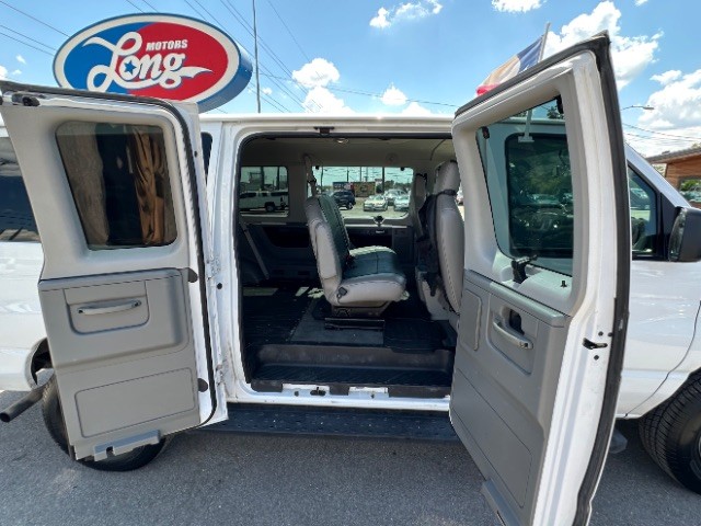 Ford Econoline Wagon Vehicle Full-screen Gallery Image 10