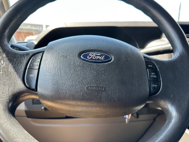 Ford Econoline Wagon Vehicle Full-screen Gallery Image 13