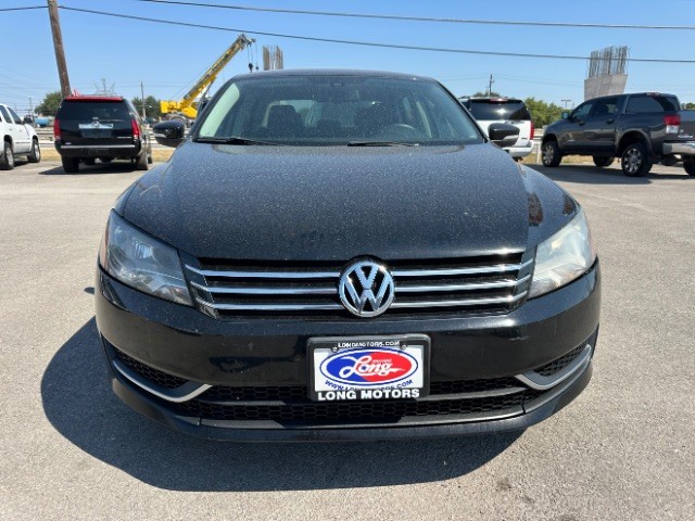 Volkswagen Passat Vehicle Full-screen Gallery Image 03