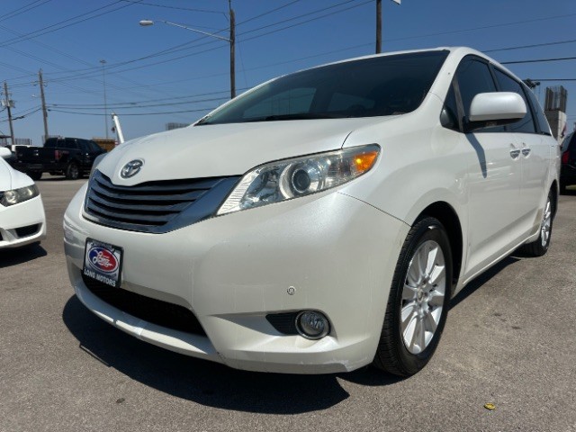 Toyota Sienna Vehicle Full-screen Gallery Image 02