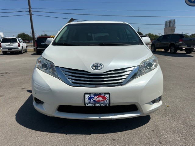 Toyota Sienna Vehicle Full-screen Gallery Image 03