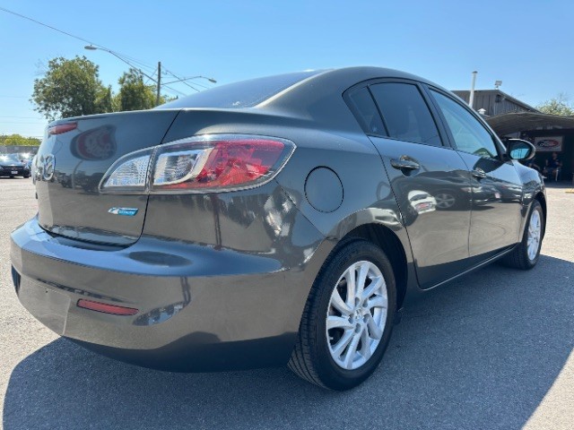 Mazda Mazda3 Sedan Vehicle Full-screen Gallery Image 04