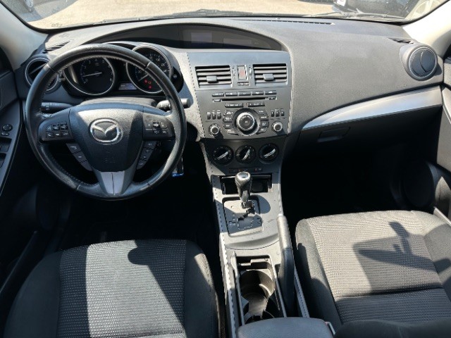 Mazda Mazda3 Sedan Vehicle Full-screen Gallery Image 06