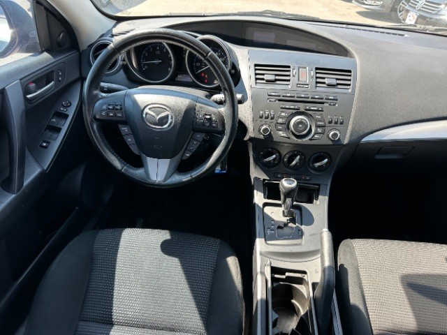 Mazda Mazda3 Sedan Vehicle Full-screen Gallery Image 08