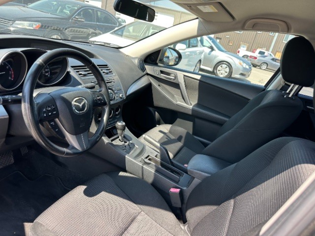 Mazda Mazda3 Sedan Vehicle Full-screen Gallery Image 09