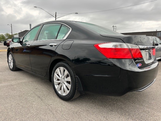 Honda Accord Sedan Vehicle Full-screen Gallery Image 05