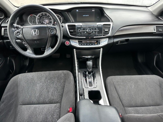 Honda Accord Sedan Vehicle Full-screen Gallery Image 06
