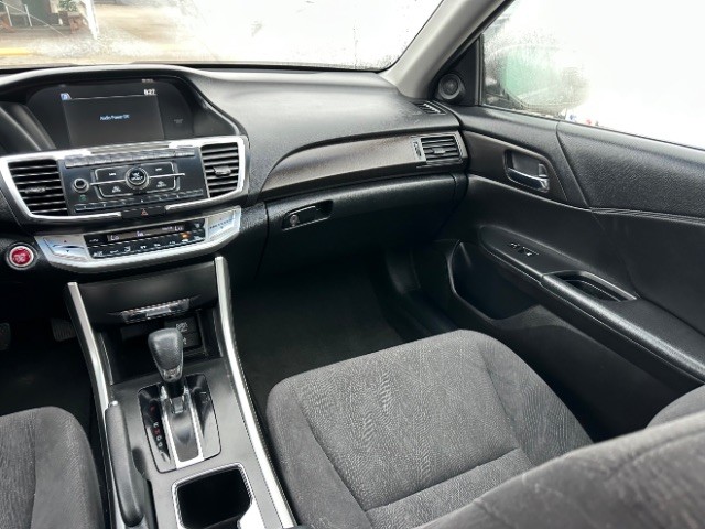 Honda Accord Sedan Vehicle Full-screen Gallery Image 07