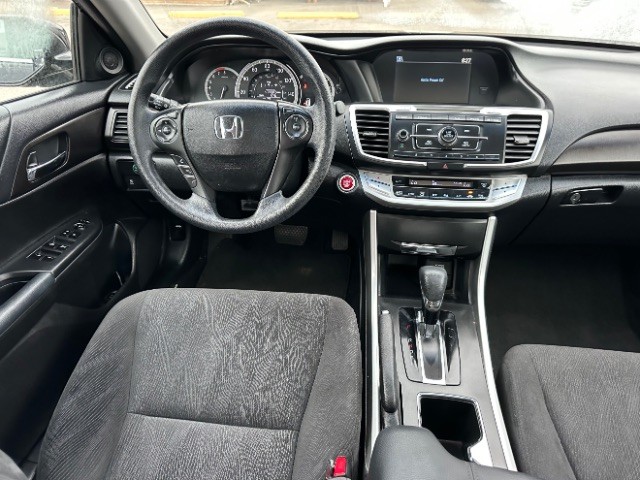 Honda Accord Sedan Vehicle Full-screen Gallery Image 08