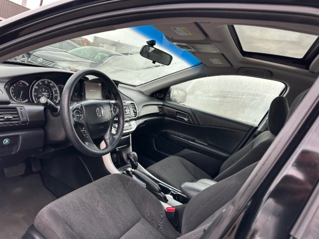 Honda Accord Sedan Vehicle Full-screen Gallery Image 09