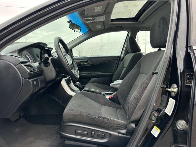 Honda Accord Sedan Vehicle Full-screen Gallery Image 10